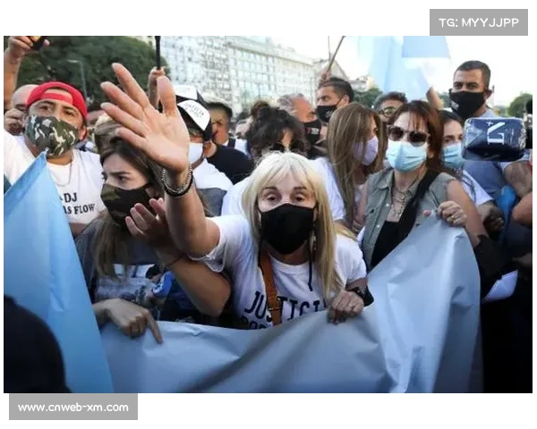 佛罗伦萨球迷因战绩不佳发起抗议 主场气氛紧张升温